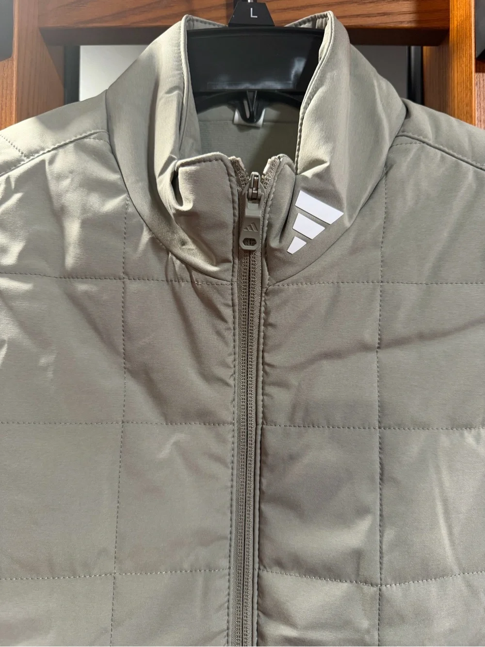 Adidas Men’s Quilted Vest NWT Silver Pebble Full Zip Size Small